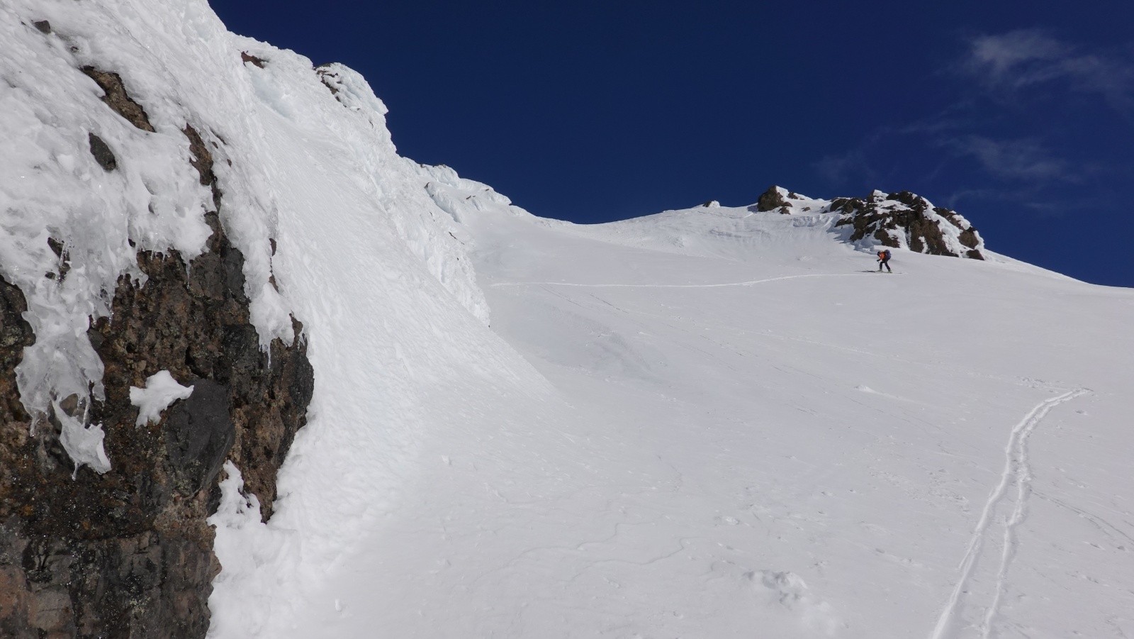 La dernière pente dont la fin est en glace