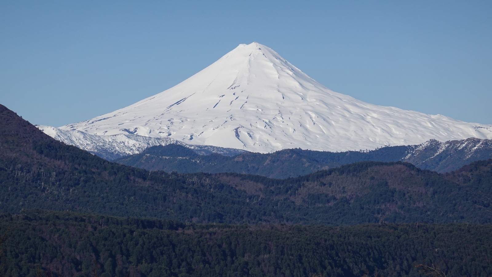 Le volcan Llaima pris au téléobjectif