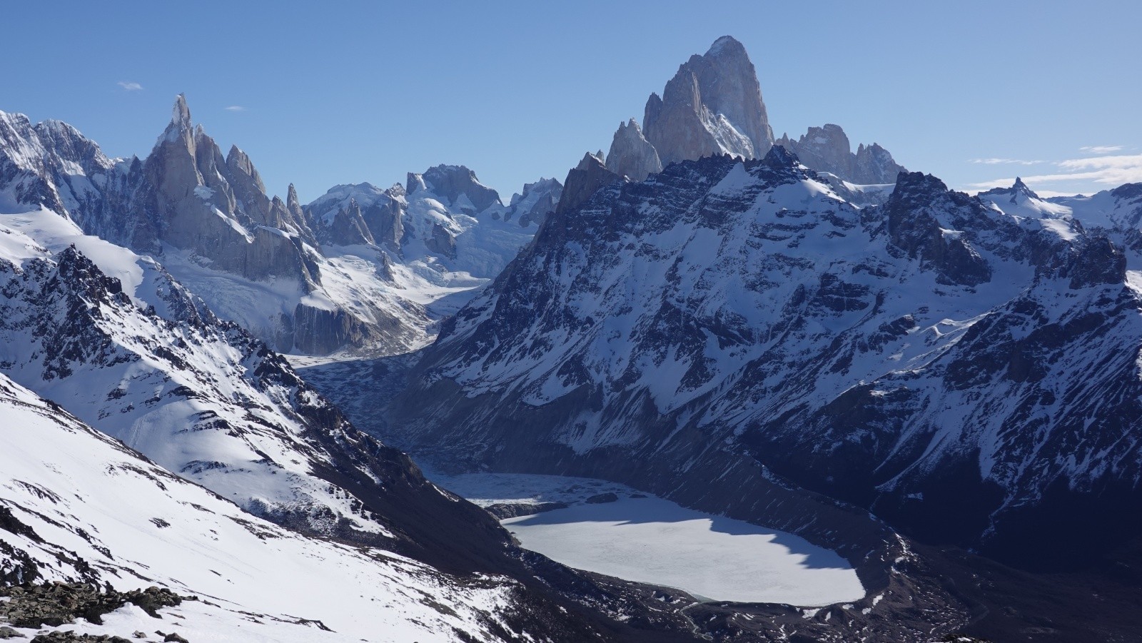 Le Cerro Torre et sa Laguna et le Fitz Roy pris au téléobjectif