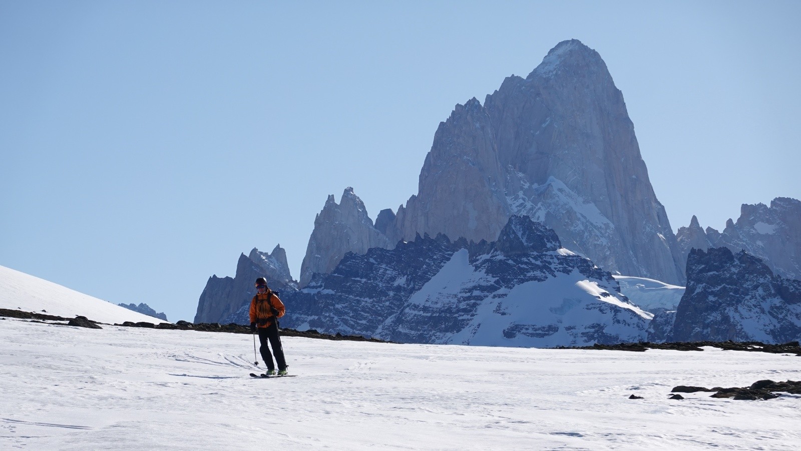 Daniel sur fond de Fitz Roy au téléobjectif