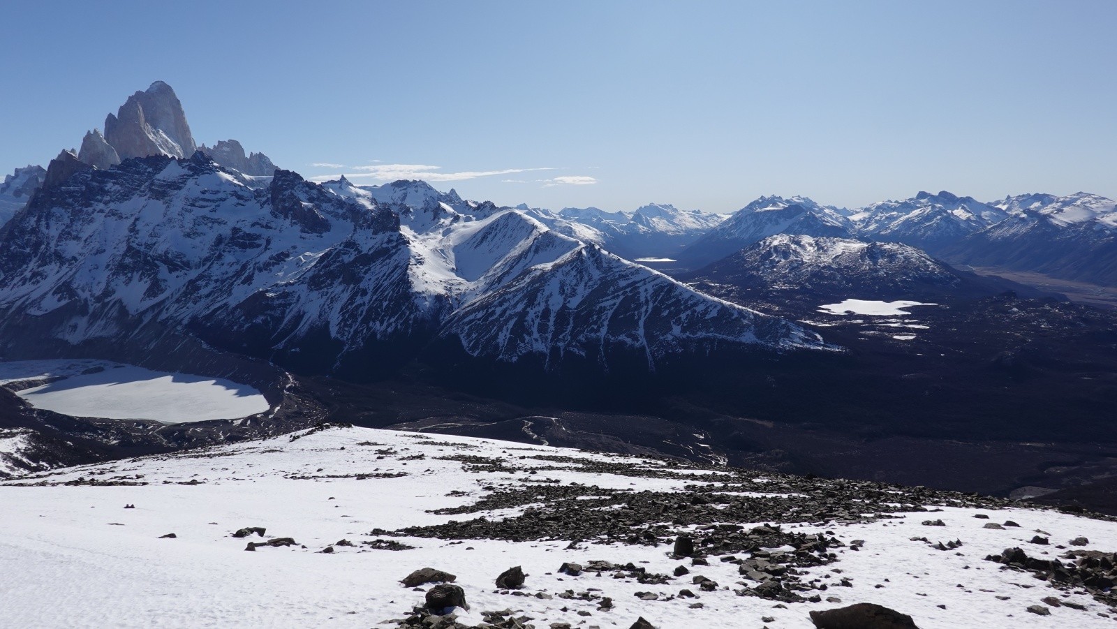 Panorama sur la Laguna Torre, le Fitz Roy et la Laguna Capri sur la droite