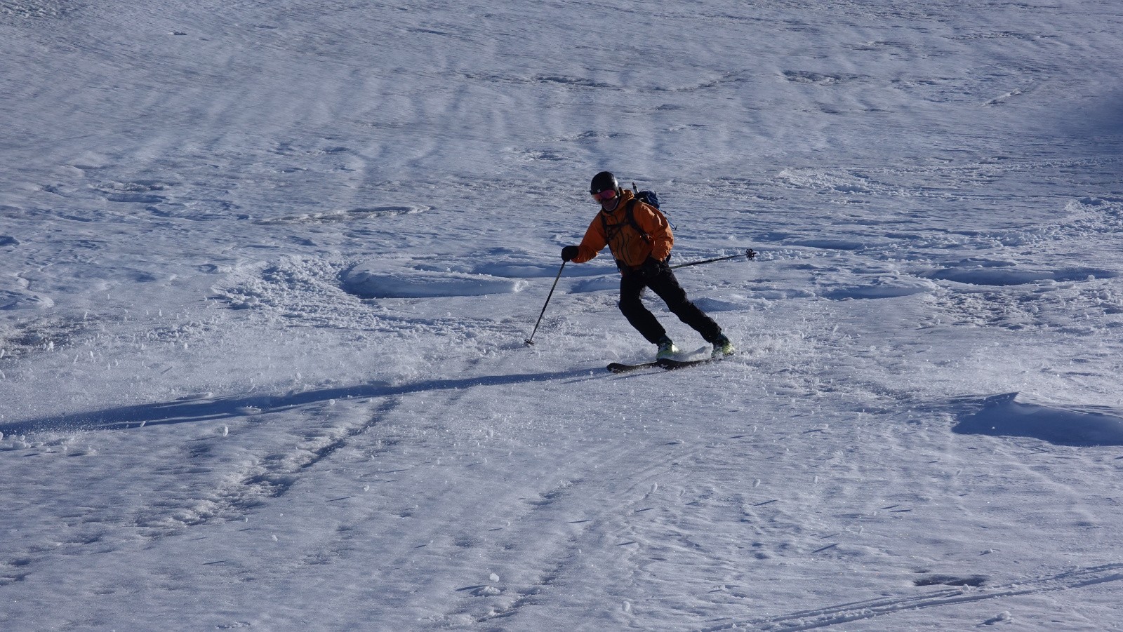 Daniel en cours de descente avec de la neige changeante