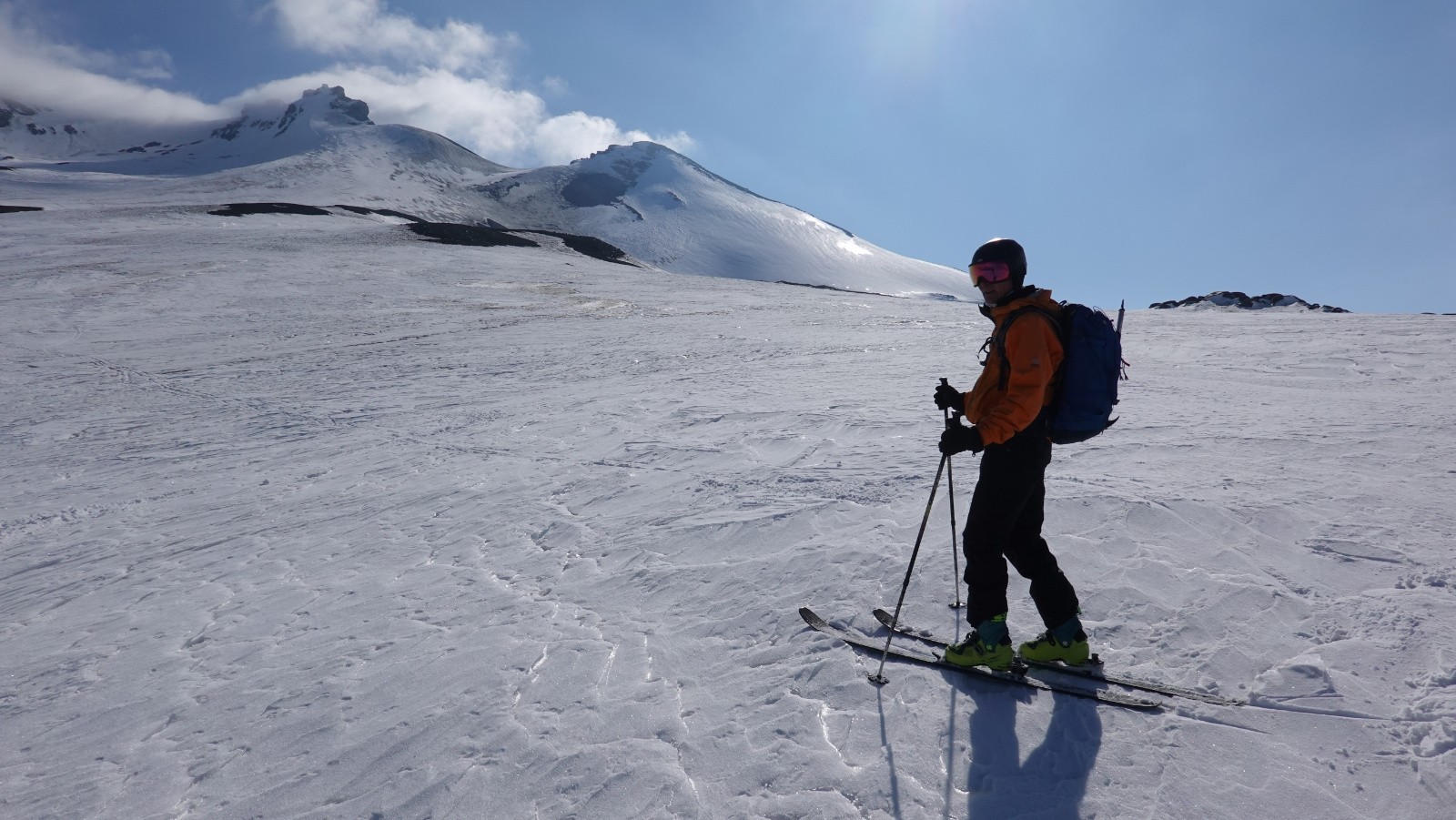 Daniel contemple le volcan