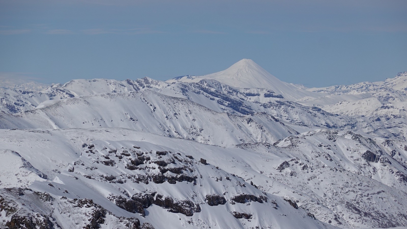 Le volcan Antuco pris au téléobjectif