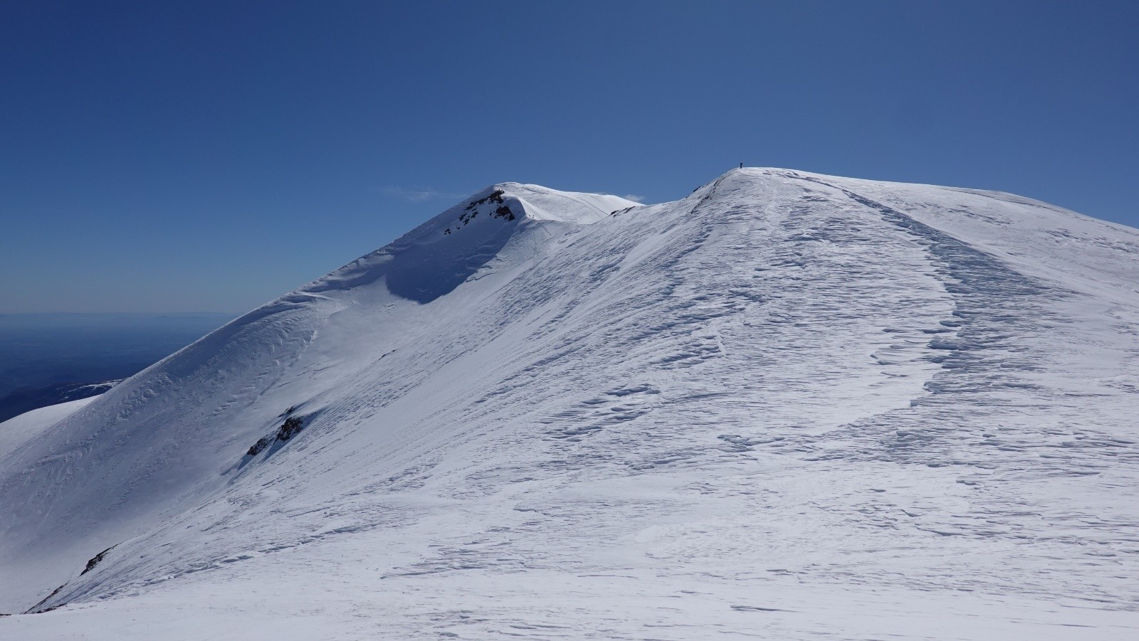 La seconde antécime du volcan Nevado avant son sommet au fond