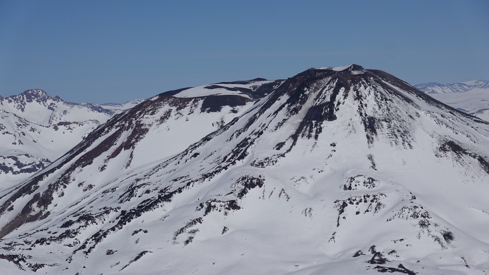 Les volcans Chillan Nuevo y Viejo pris au téléobjectif