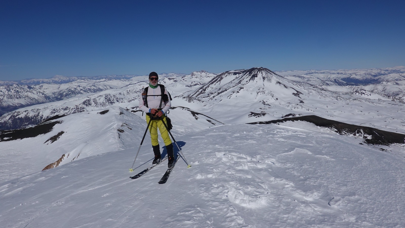 Didier au sommet sans vent ce qui est très rare sur ce volcan