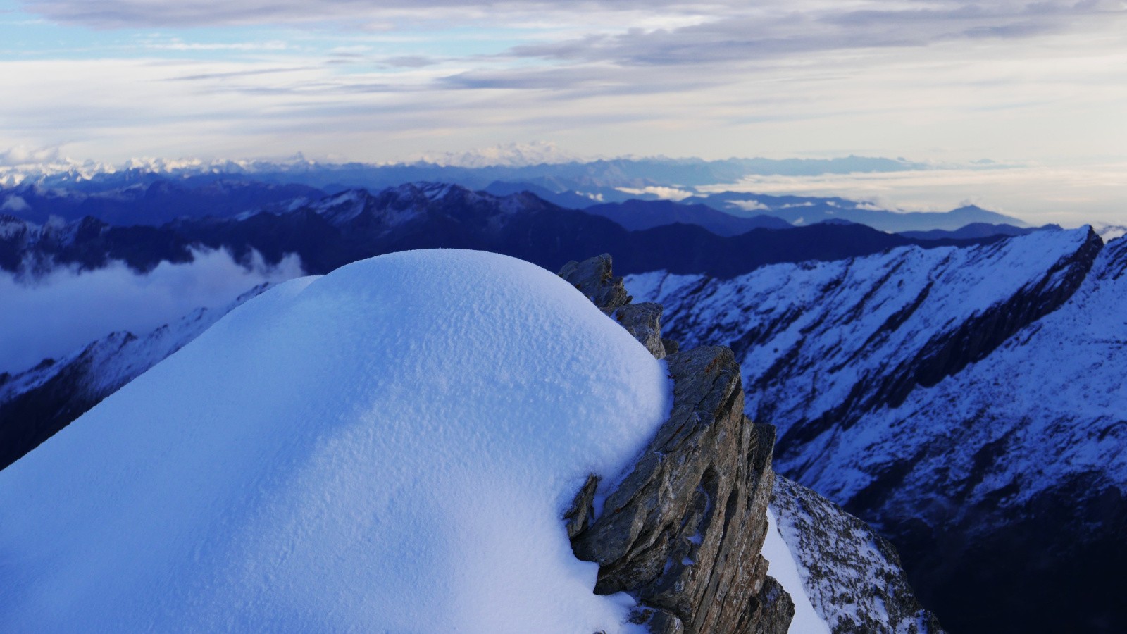 Le Mont Rose dans le lointain.