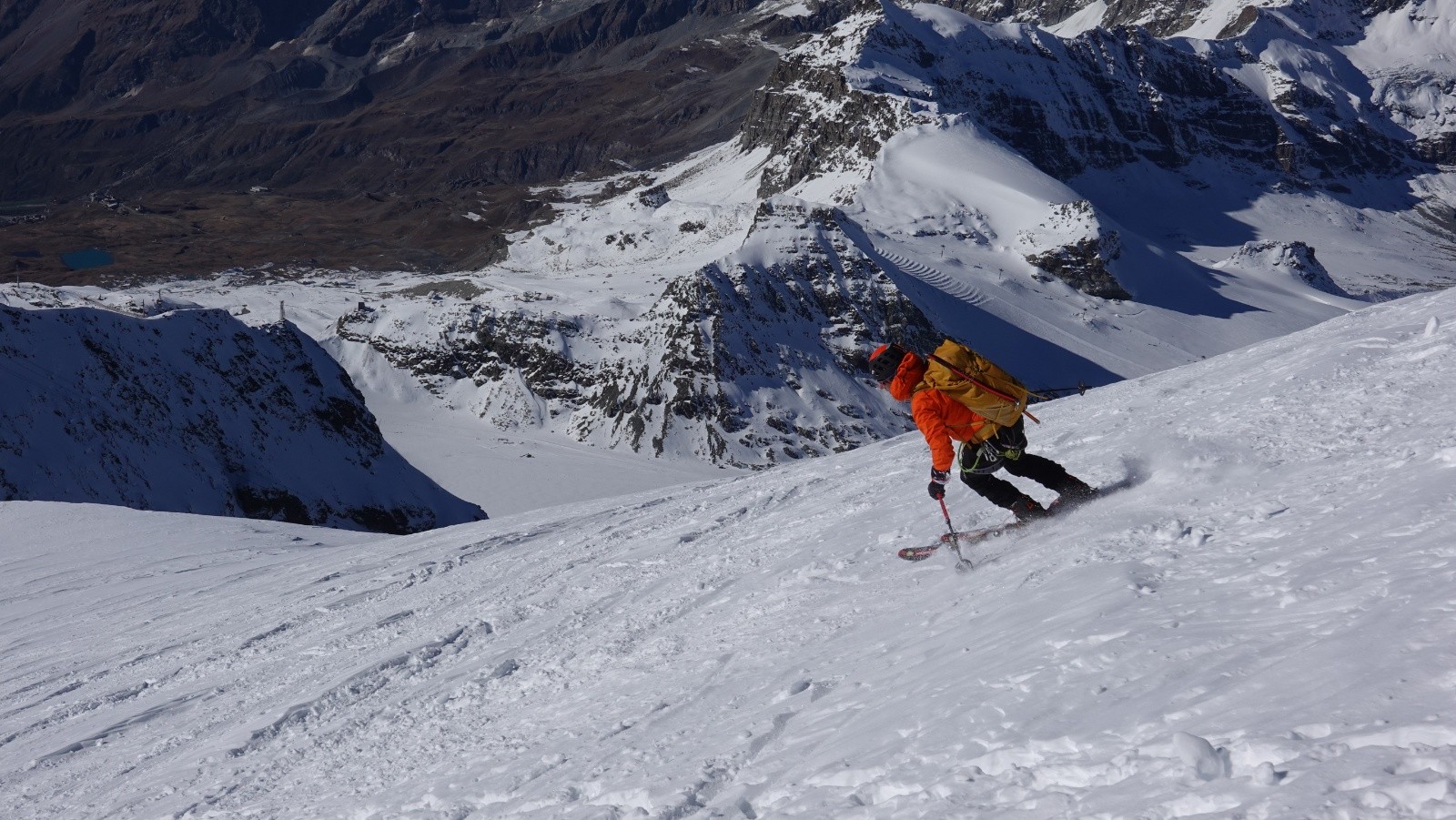 Bernard dans la descente sous le sommet