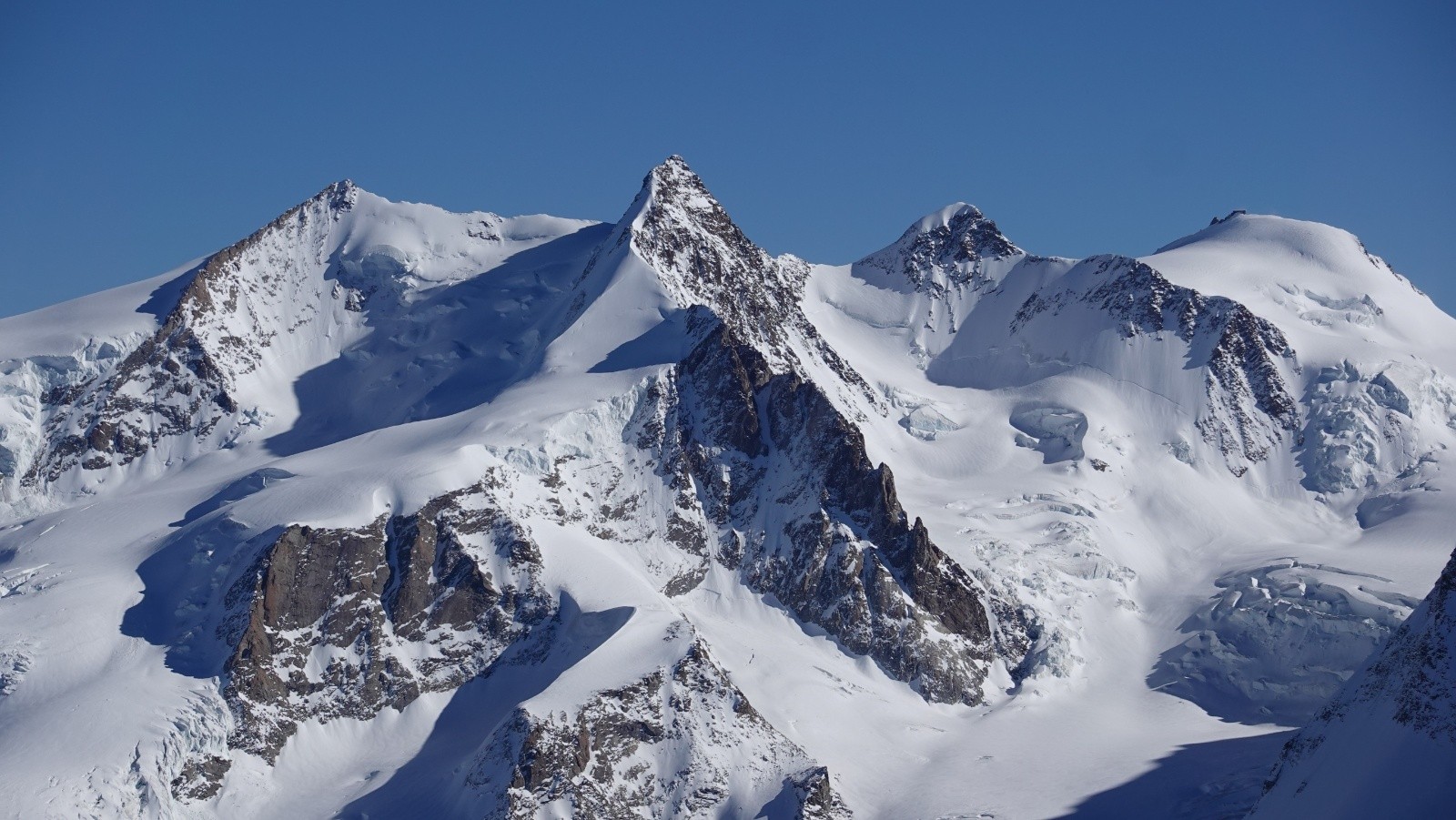 Panorama de la Nordent à la Pointe Gnifetti