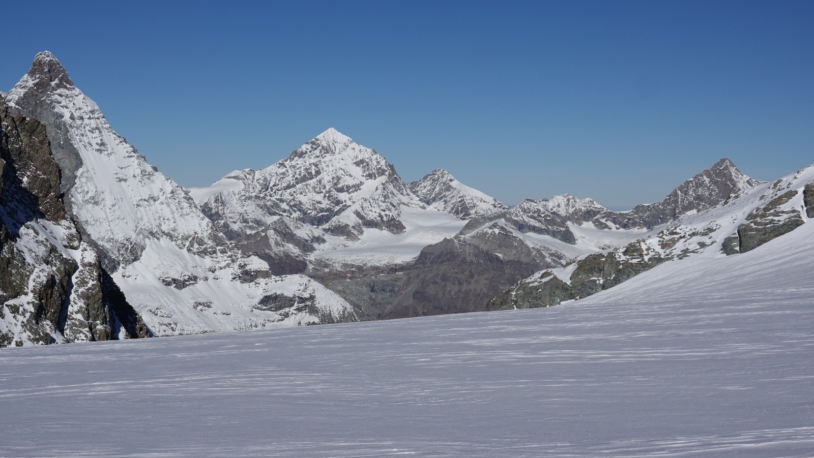 Panorama sur le Cervin et la Dent Blanche