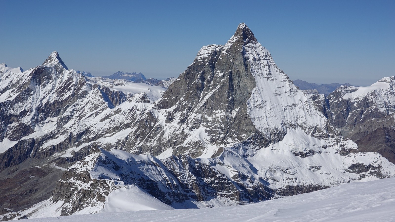 Panorama au téléobjectif sur la Dent d'Hérens et le Cervin