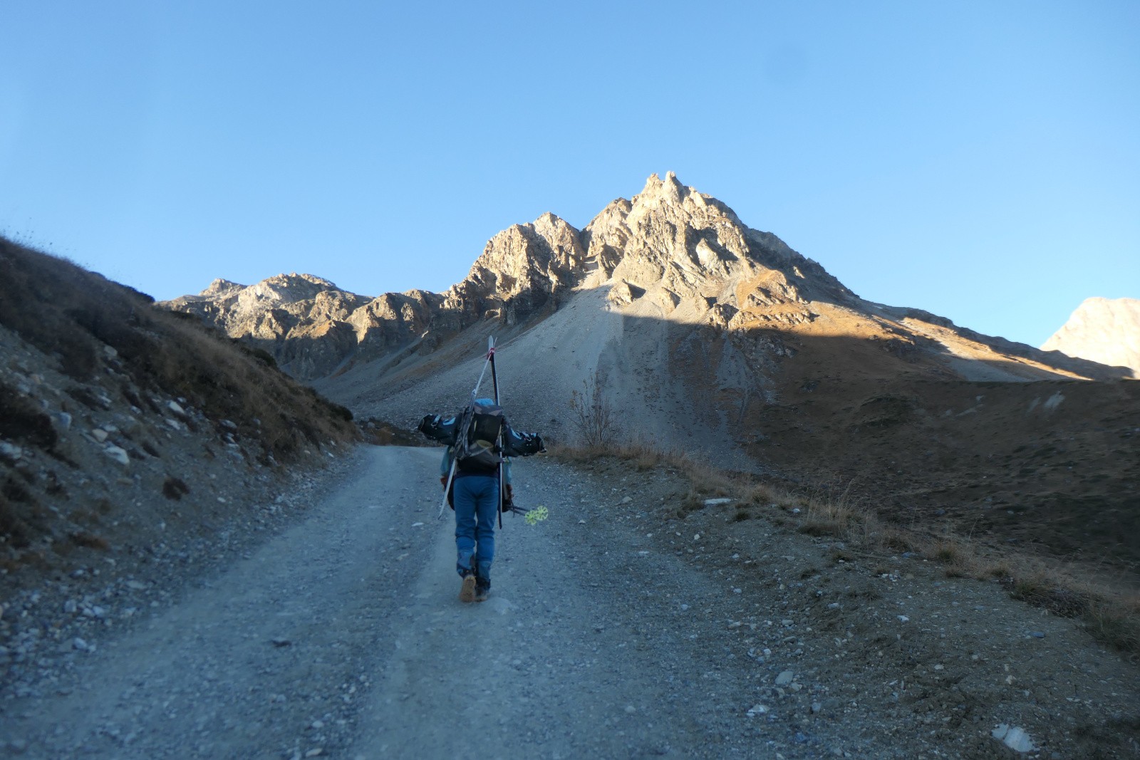 Départ avec les sacs lourds 