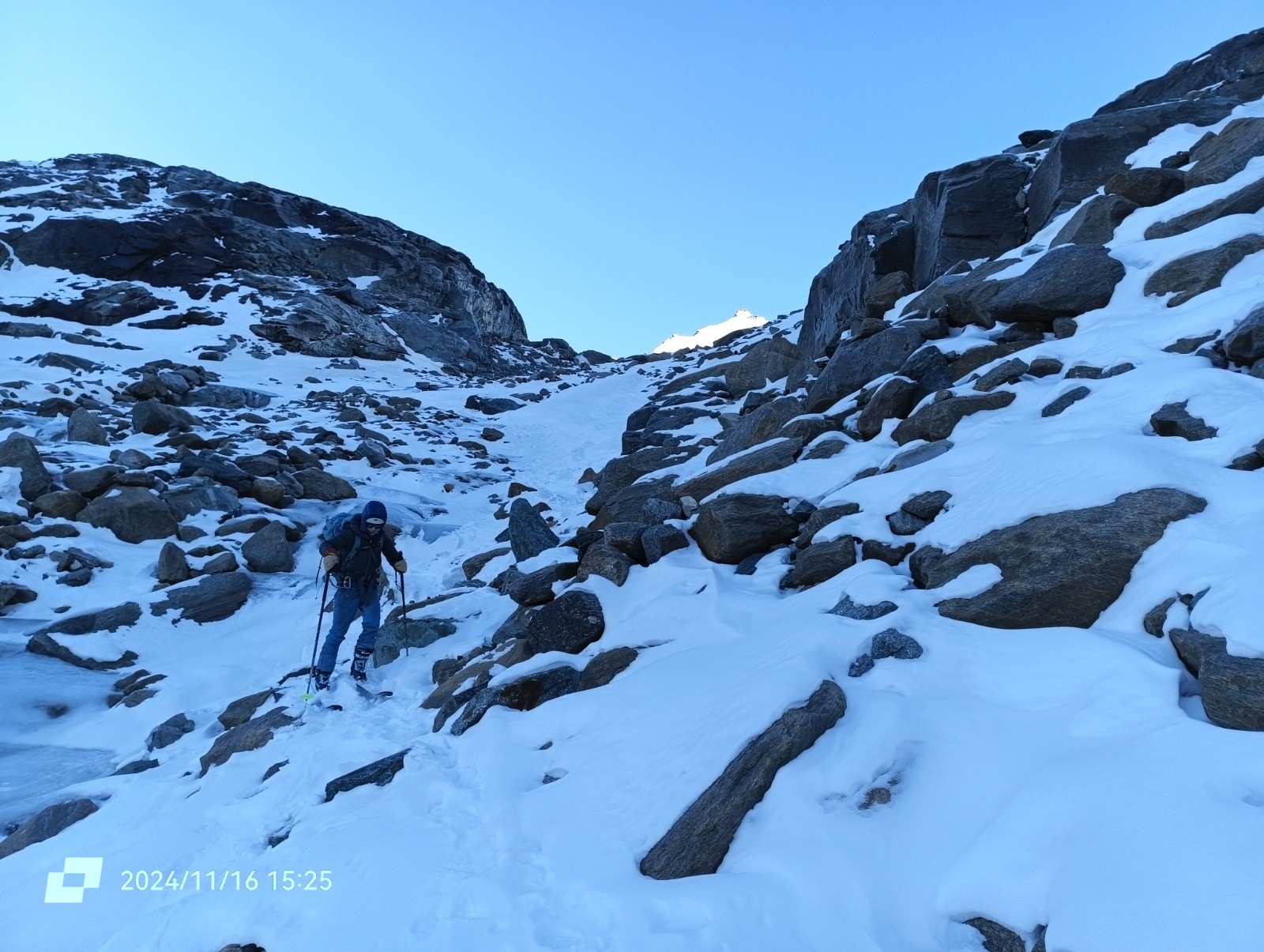 On garde les skis jusque vers 2700m 