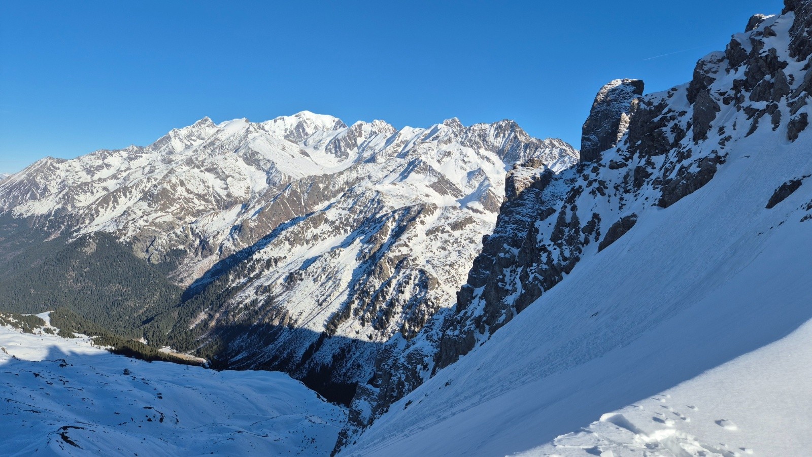  Vue sur le massif depuis le col de la Cicle