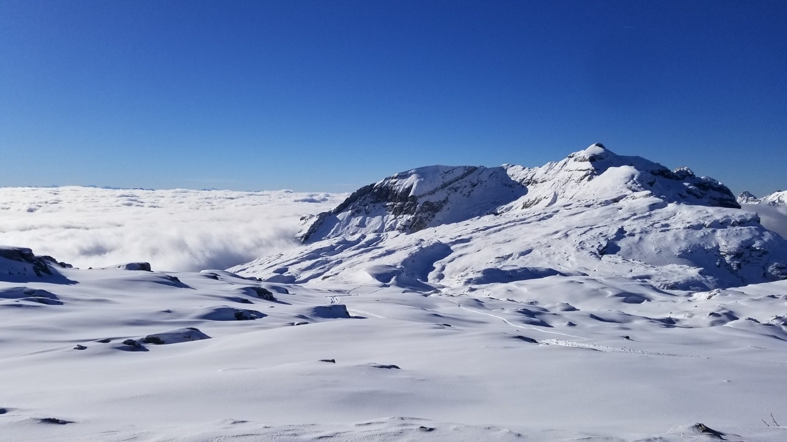 Colonney au dessus d'une belle mer de nuages sur la vallée!