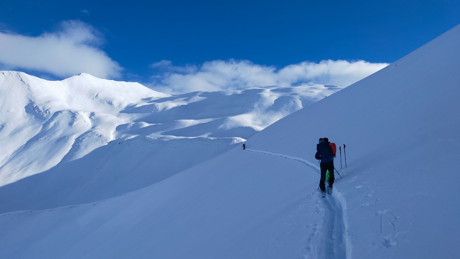  Gilles à la trace, Aiguillettes de Vaujany au fond