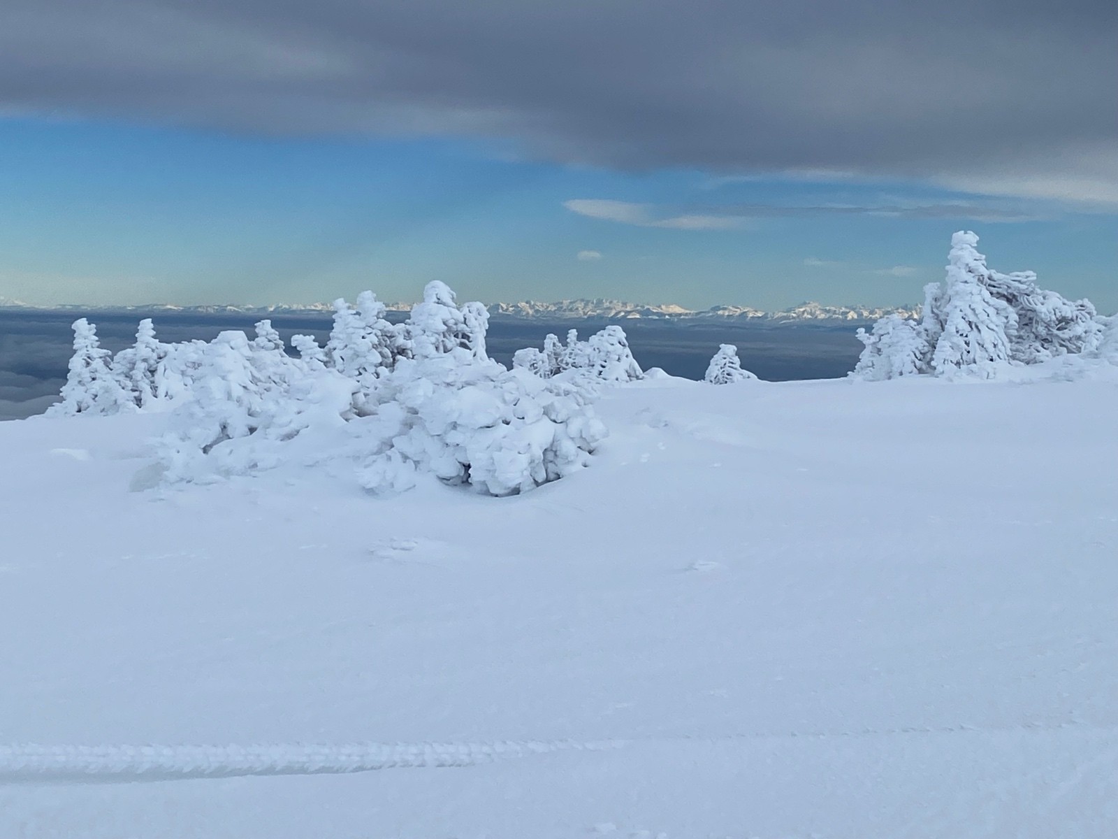 Vie sur les voisin alpin depuis le sommet du Mezenc