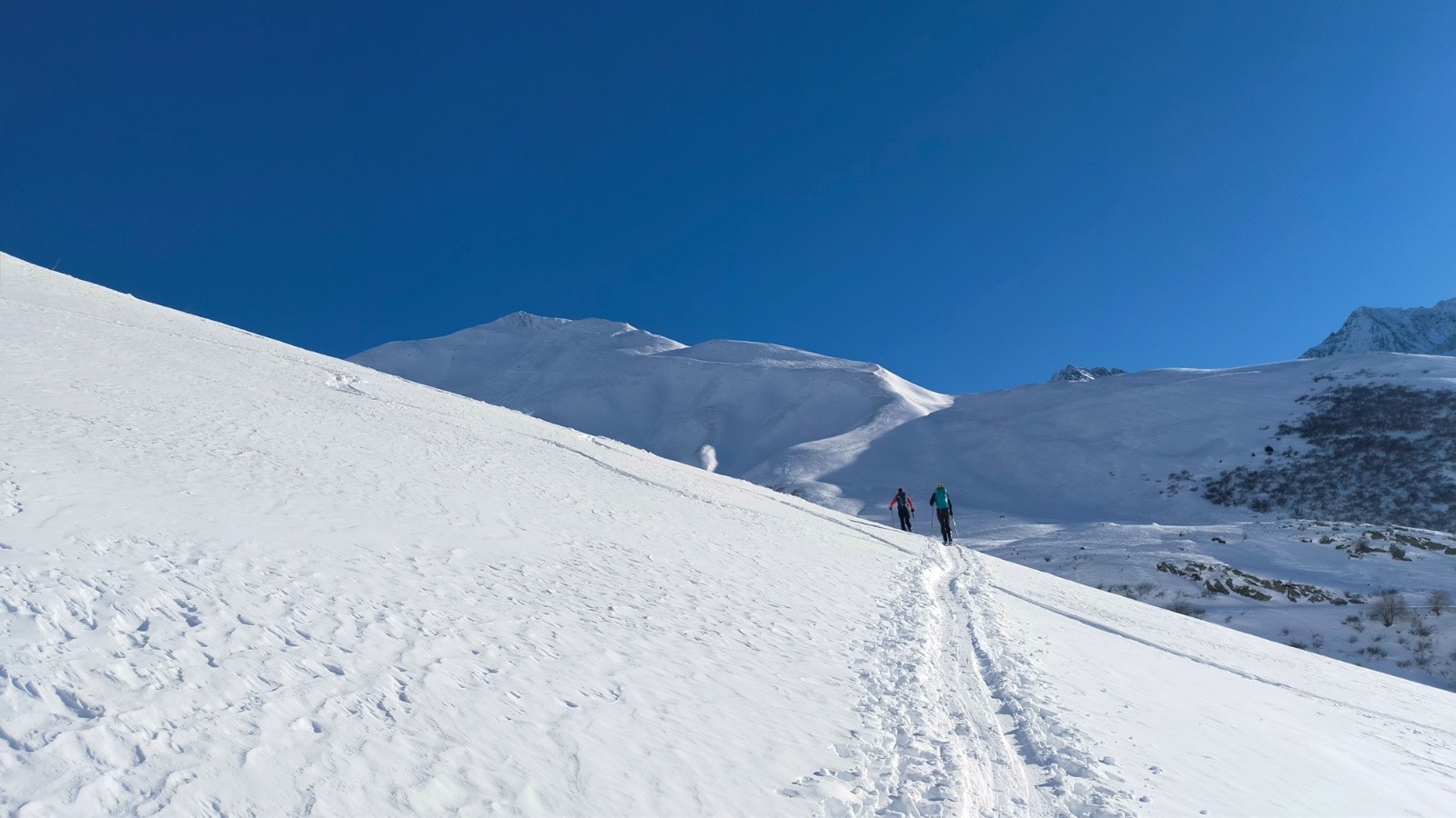 Sous le col du Sabot, Côte Belle derrière 