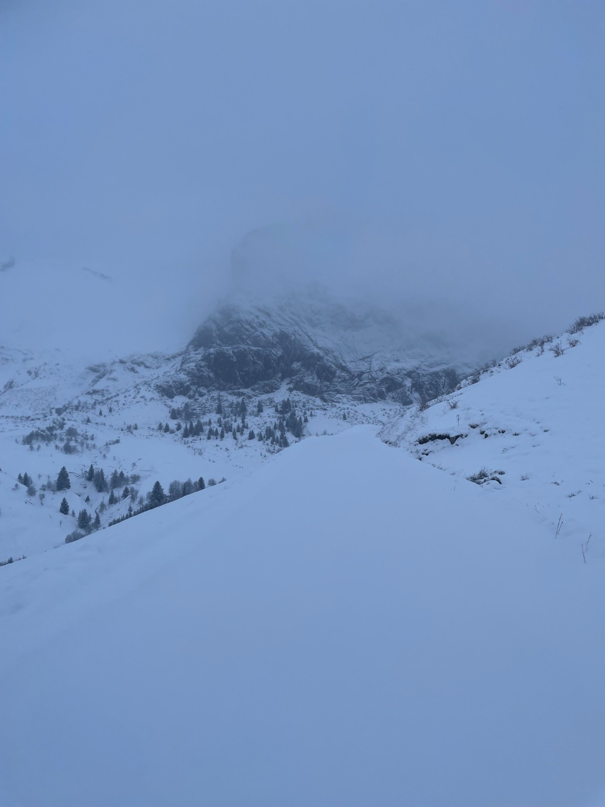  La route du Col de la Colombière à la montée