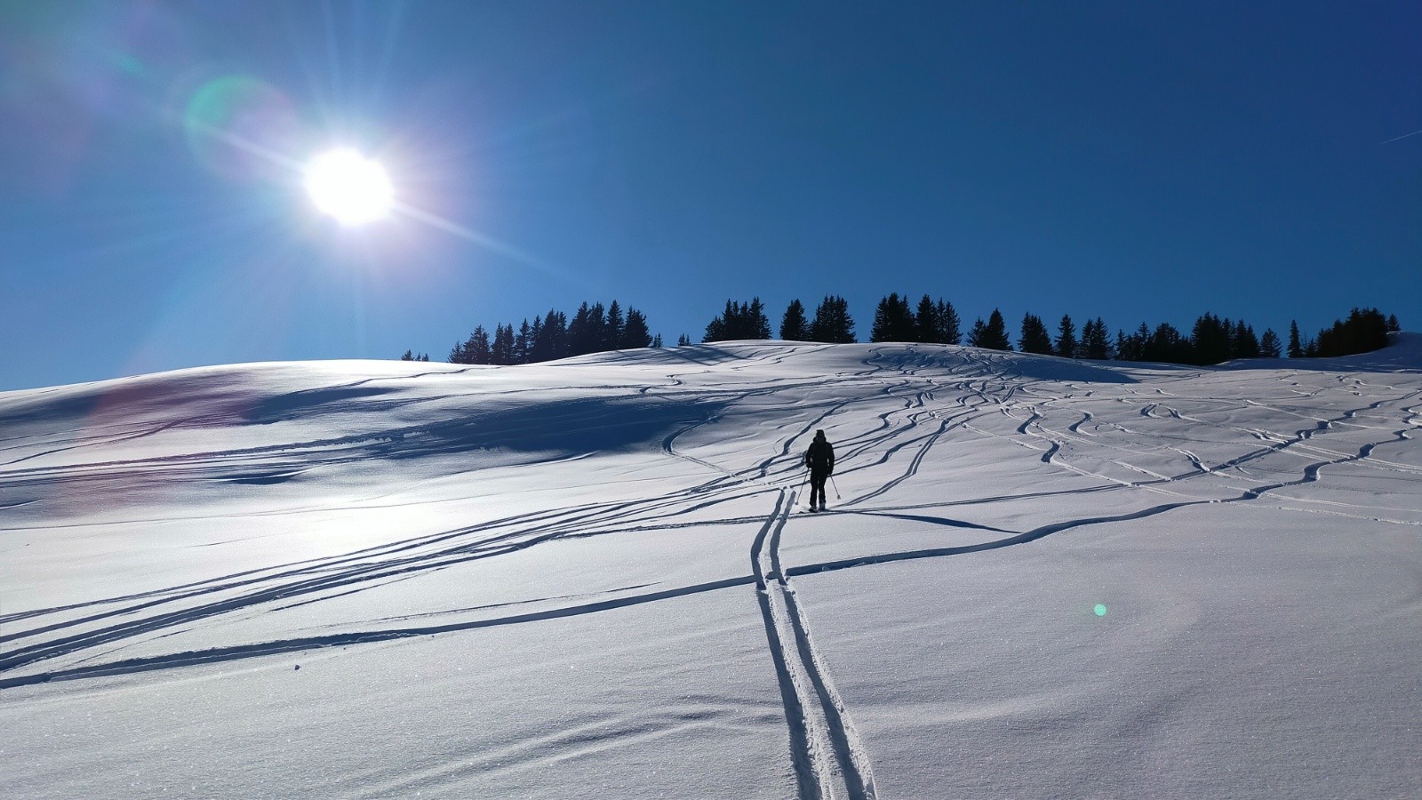  Descente bucolique et tranquille sous le col en bonnes conditions jusqu'à la route 