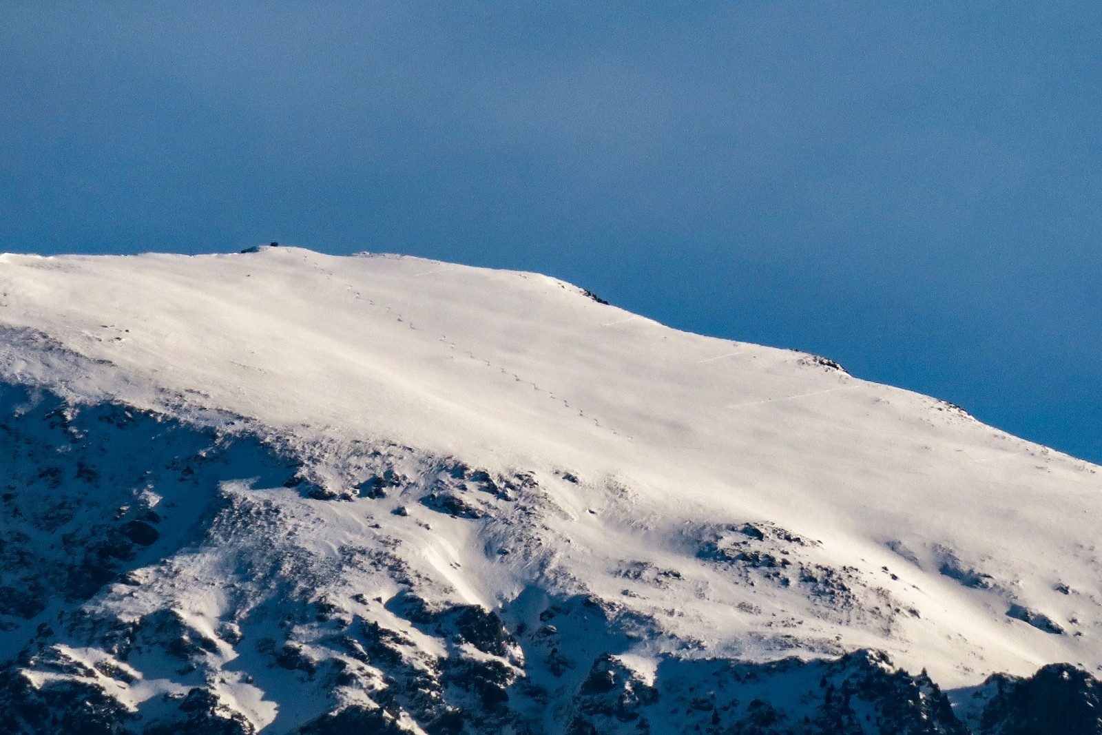 Sympa les traces vues de la vallée ! 