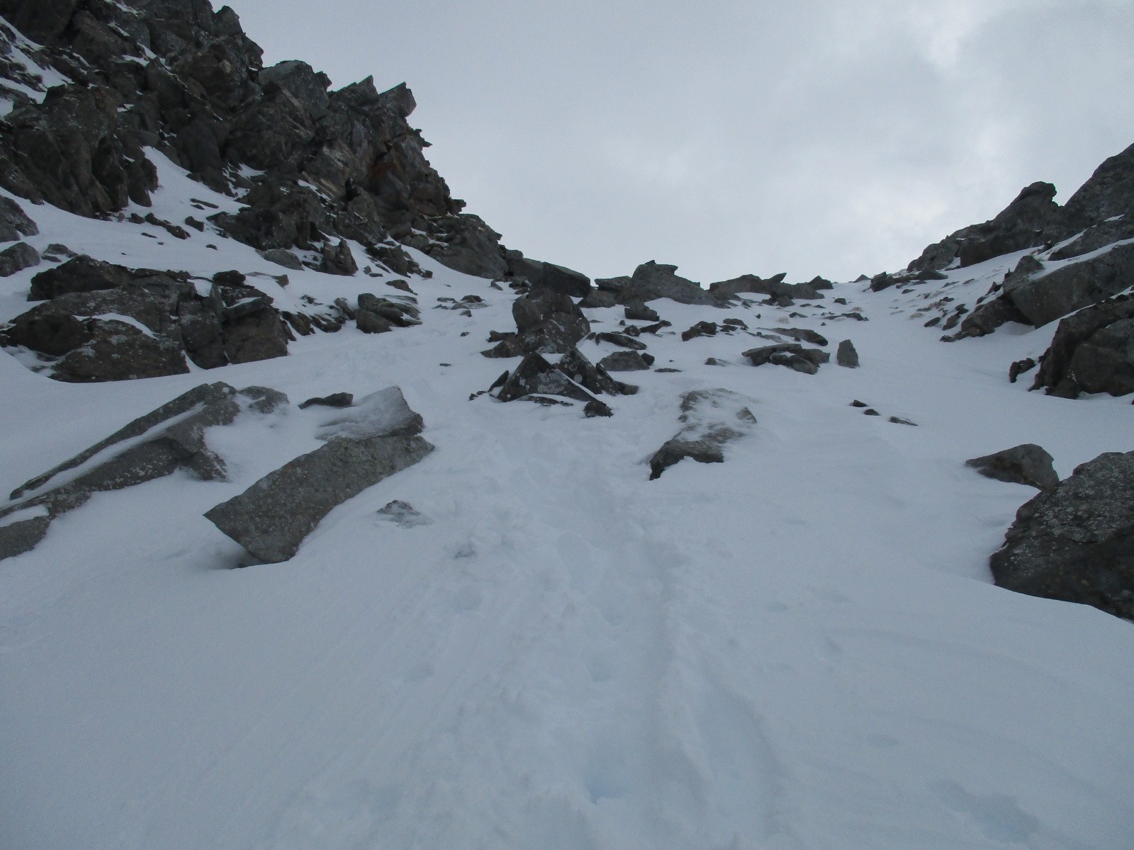 le haut , pas vraiment skiable