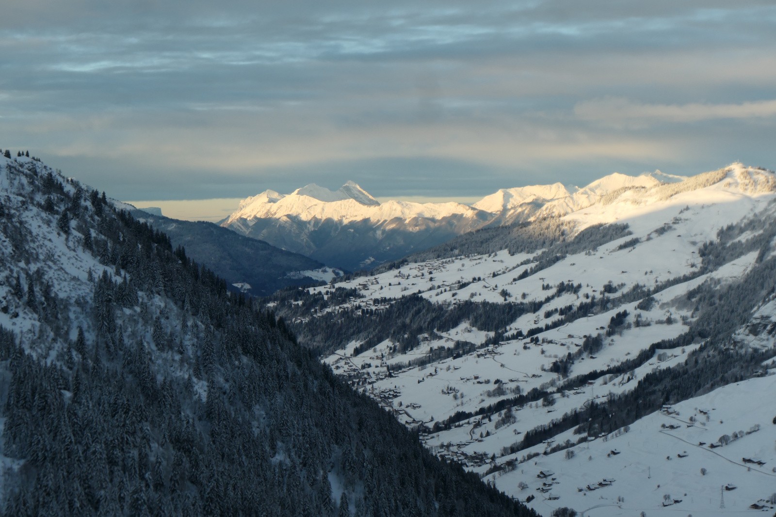 Le jour se lève sur les Bauges