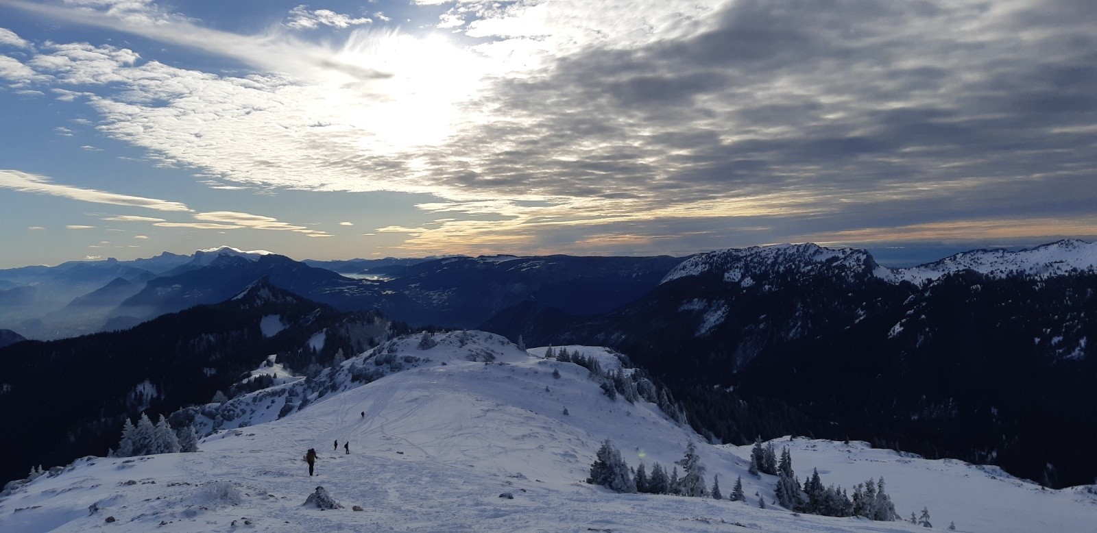  Charmant Som vers 15h, passage de nuages élevés