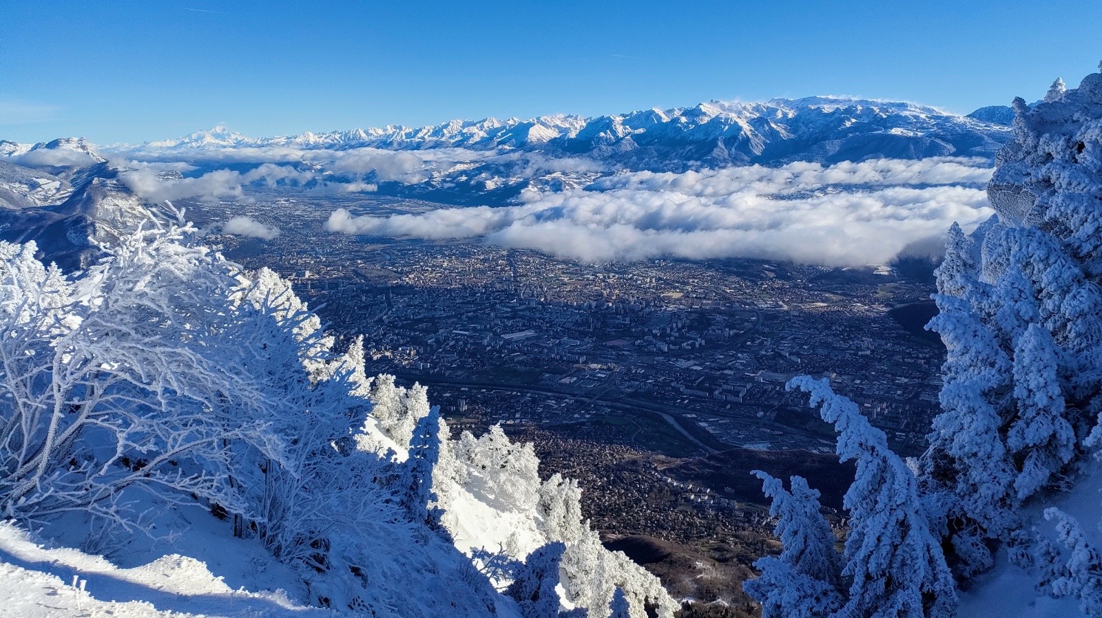 Et au fond coule une rivière&nbsp;&nbsp;