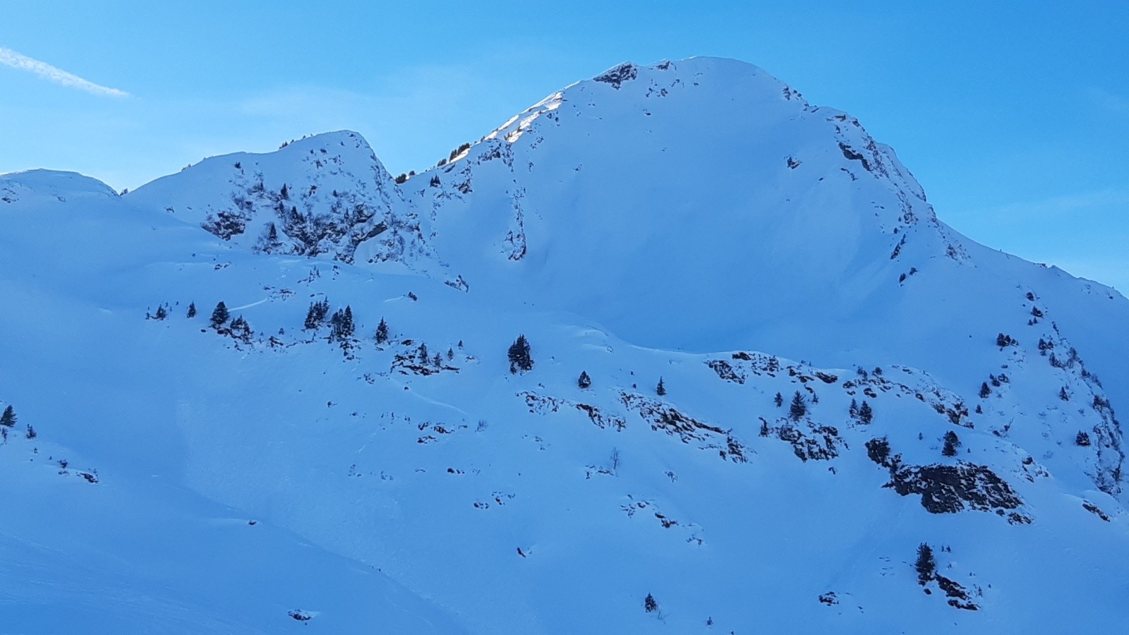 On voit la cassure à gauche, 30cm. Même orientation que la Légette en arrière plan, qui est vierge de trace aujourd'hui !