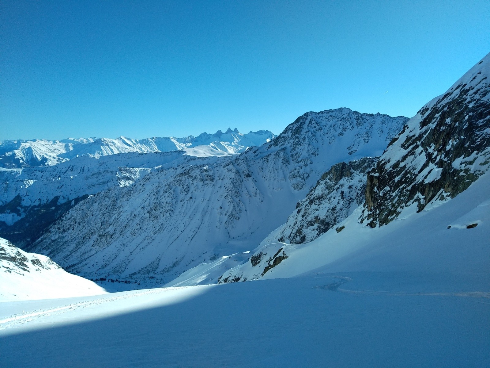  Les aiguilles d'arves au fond