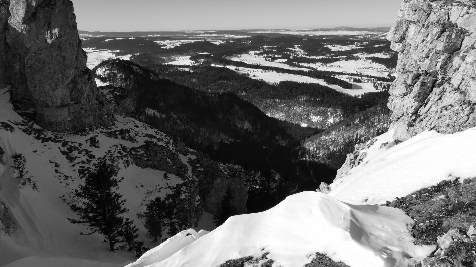 vue plongeante sur le Val de Travers 