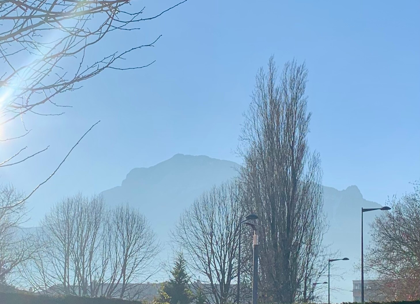 Qui à Grenoble ne souhaite pas skier ce sommet qui domine la ville ?