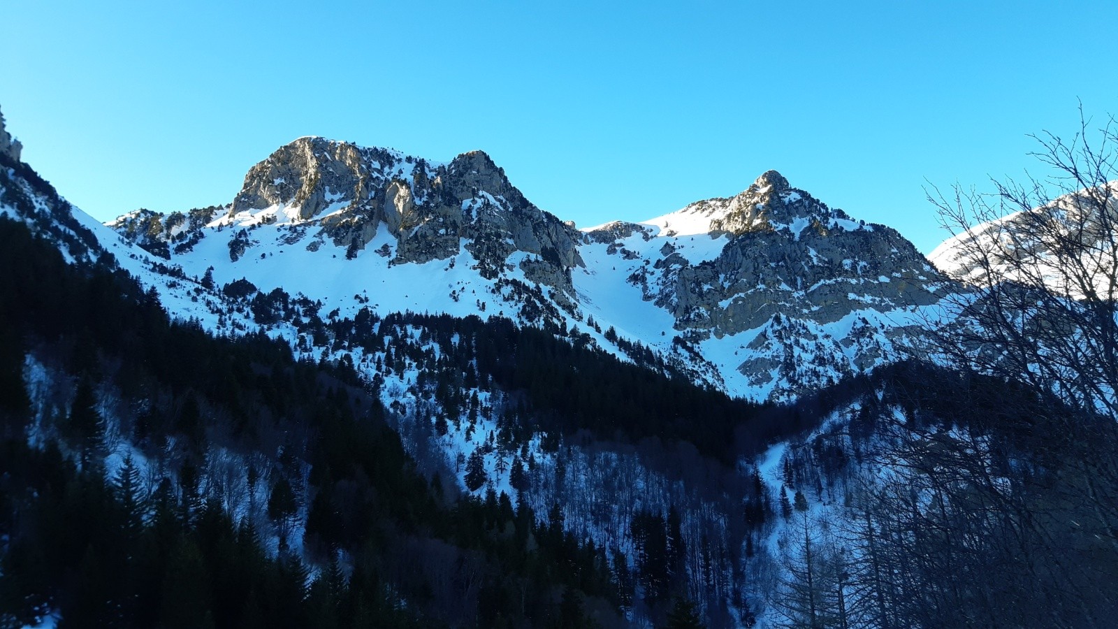 Peyre Rouge à droite... avis aux amateurs !