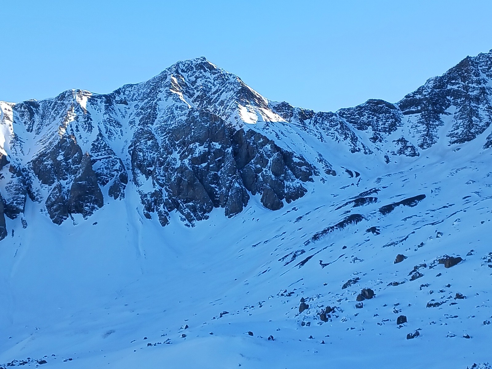 Col de l'épaisseur et son couloir peu enneigé  