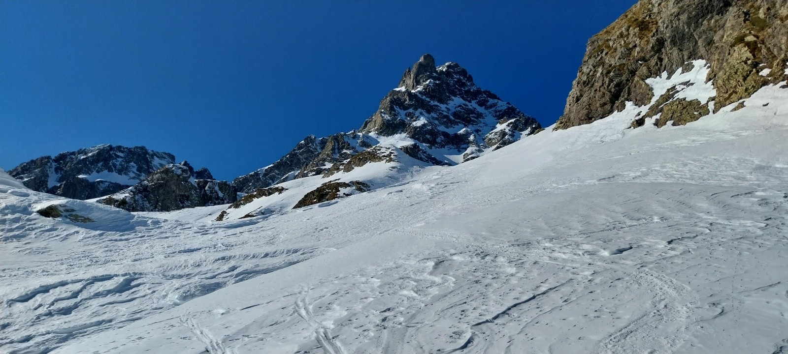  grand pic vue de dessous coté EST