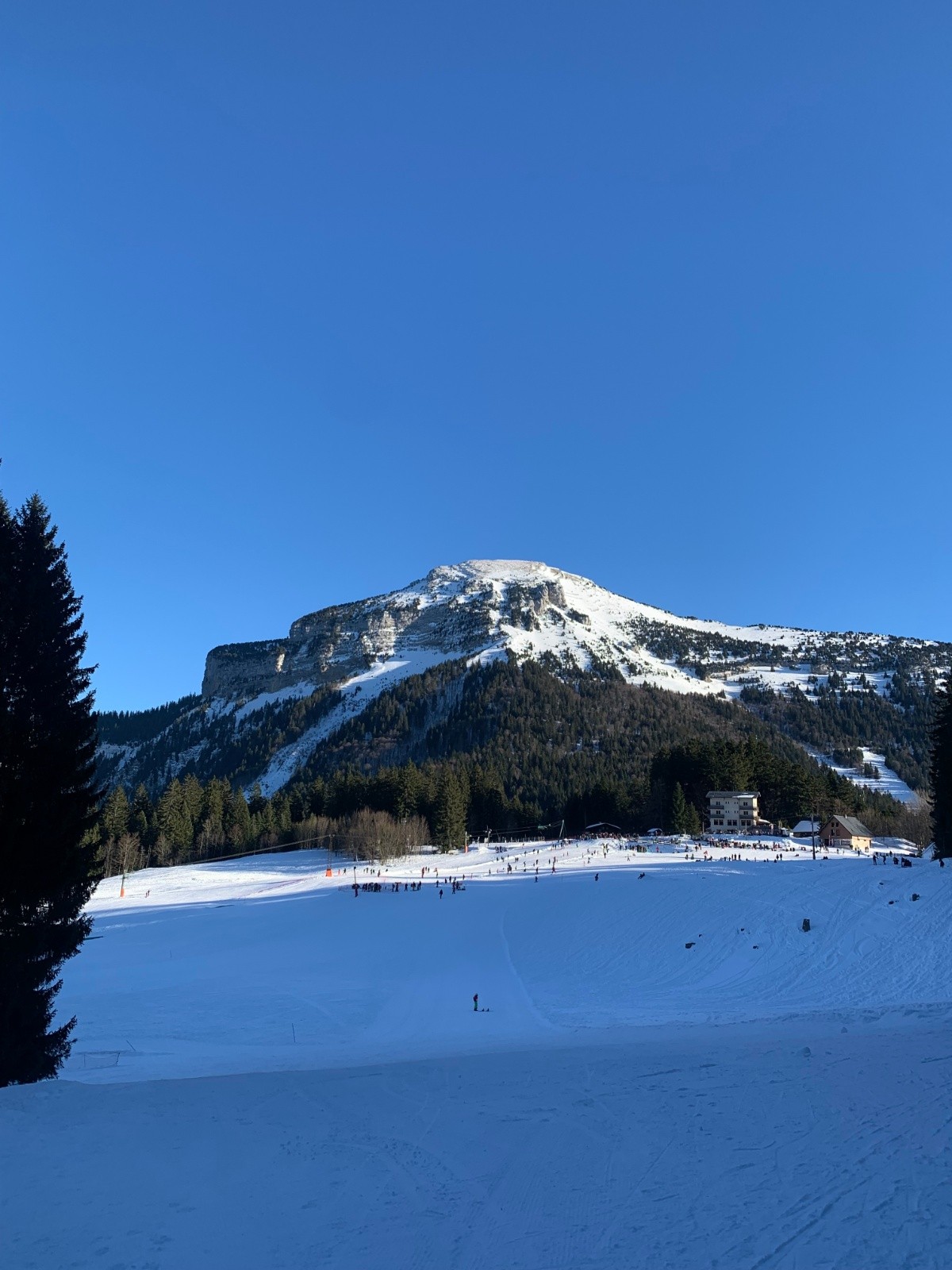 Vue sur Chamechaude au retour, au sommet bien venté