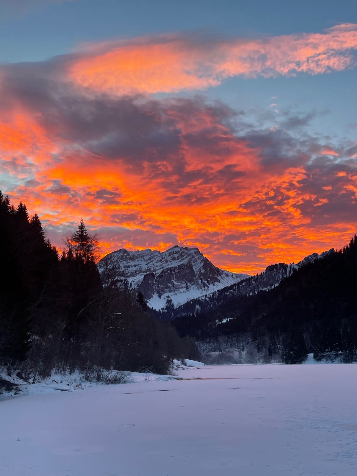 Magnifque lever de soleil sur le Roc  