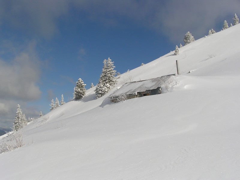 La Cabane du Serre du Play : sous la neige