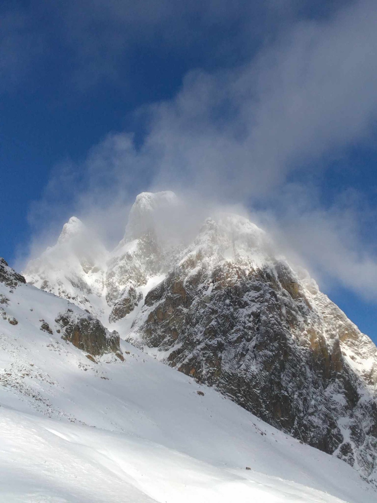 Depuis le col, Jean-Pierre dans le coltard