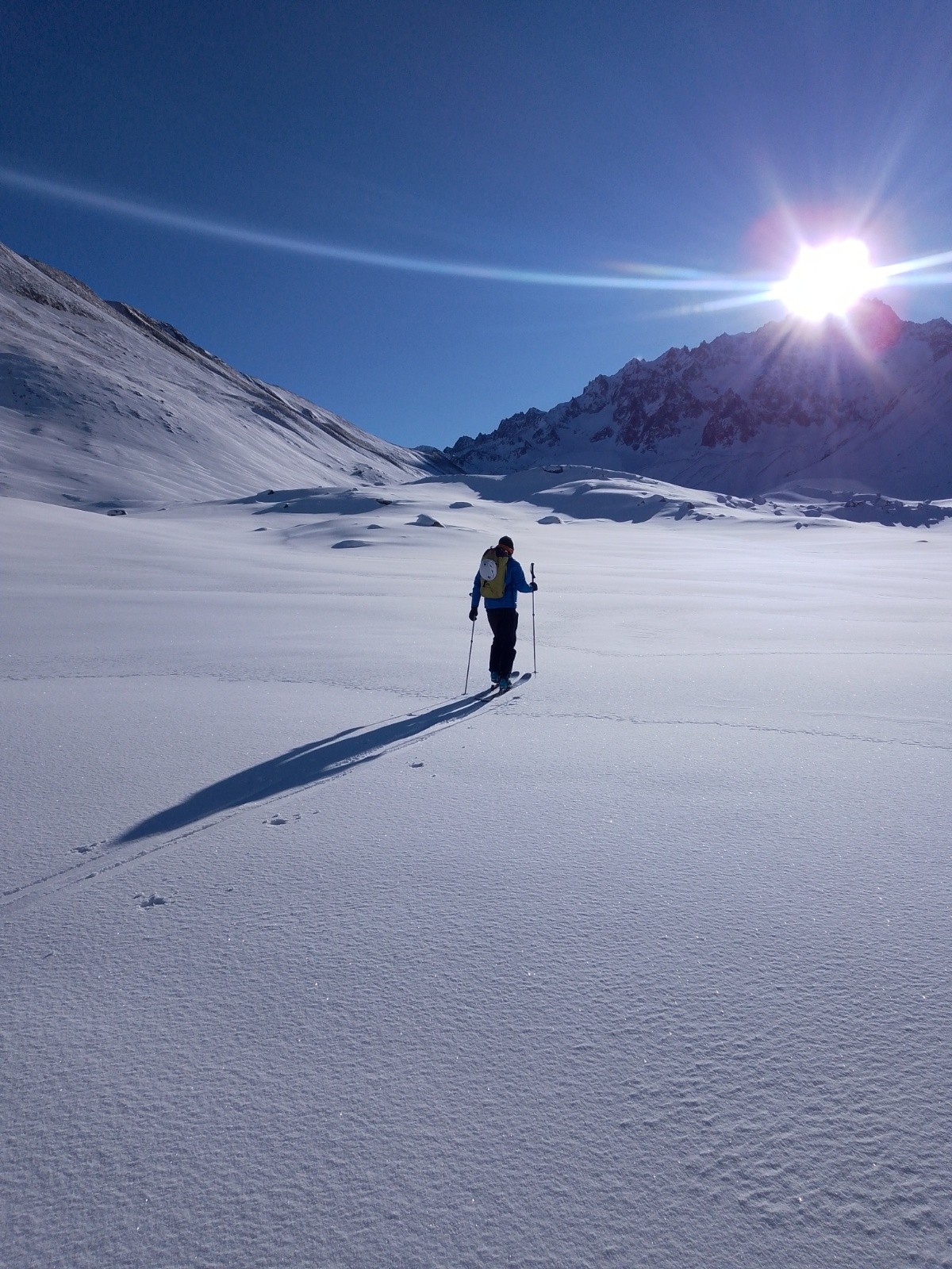 Dimanche matin en direction du col  depuis le refuge. 