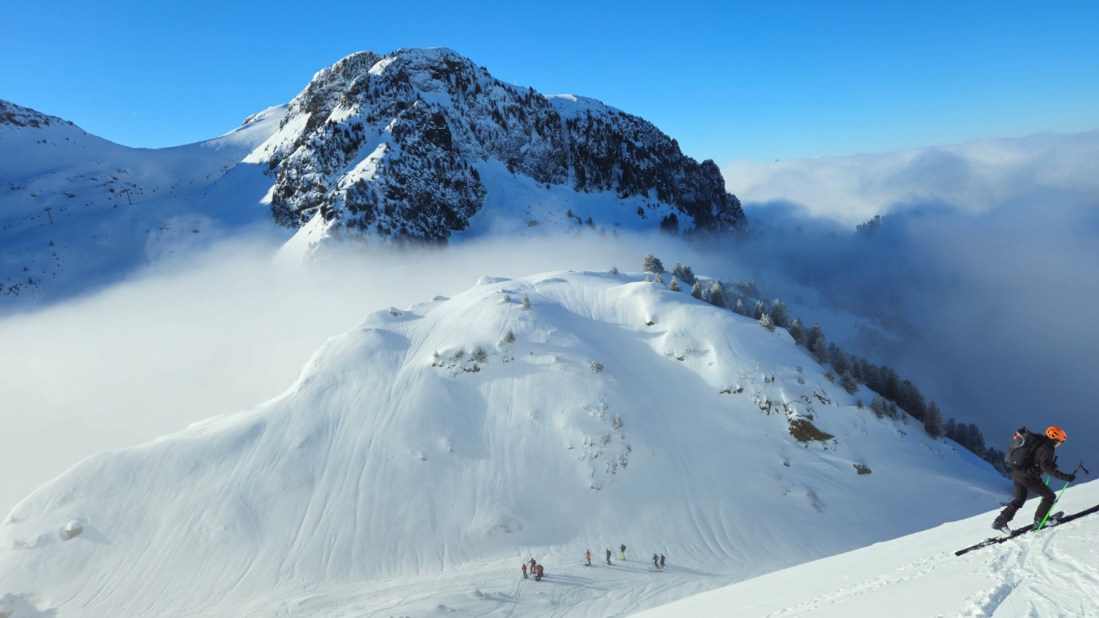 Début de la montée de l'eulier SO au dessus des nuages