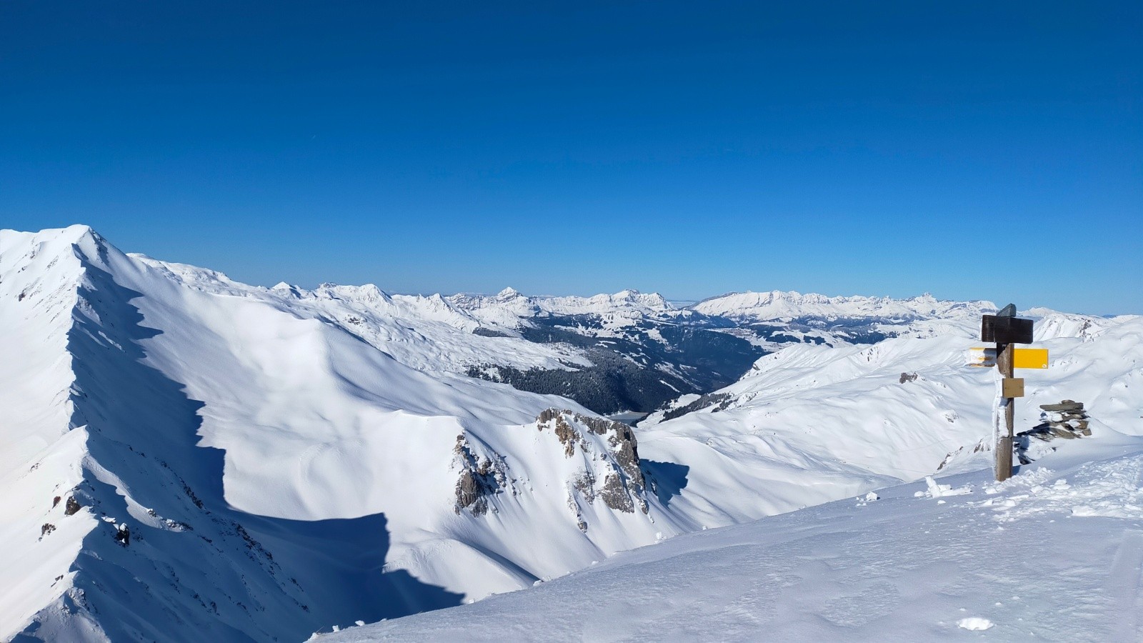  Sommet, Crêt du Rey tout à gauche 