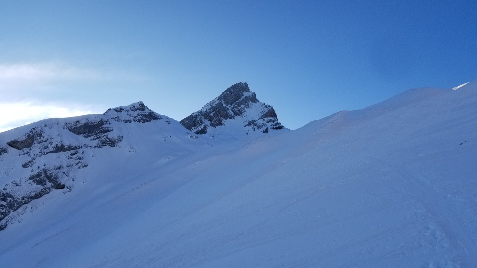 Milieu de la combe sous le regard de la Pointe Blanche
