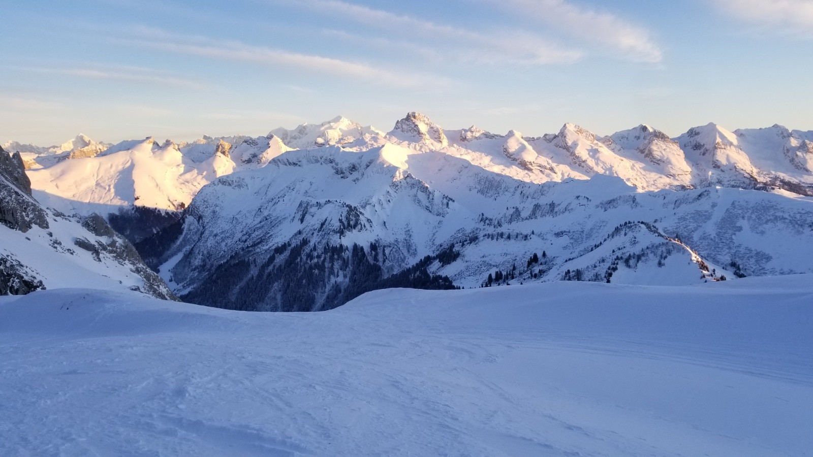 Mont-blanc et Aravis dans le soleil couchant