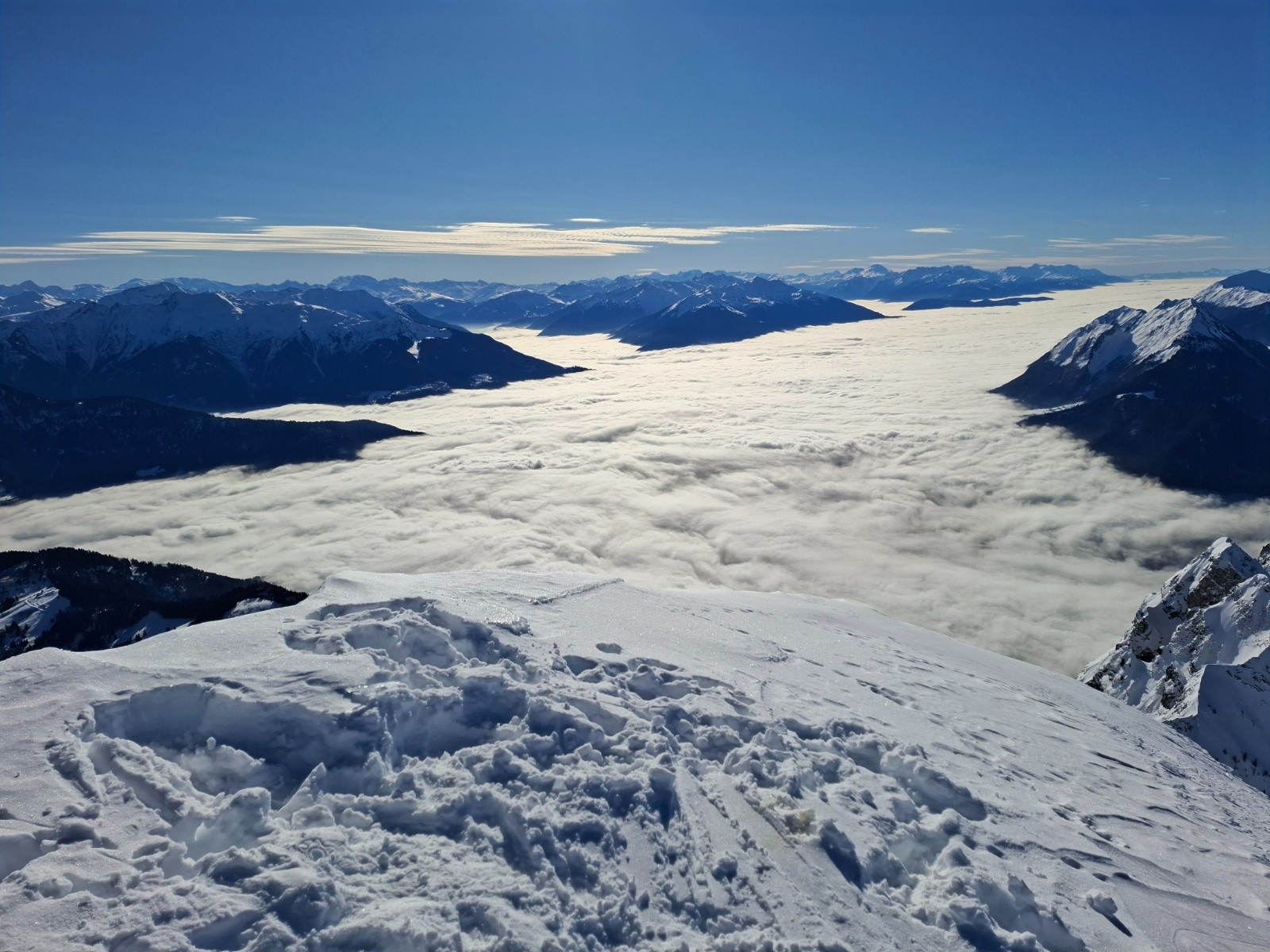 mer de nuage depuis sommet du charvin 