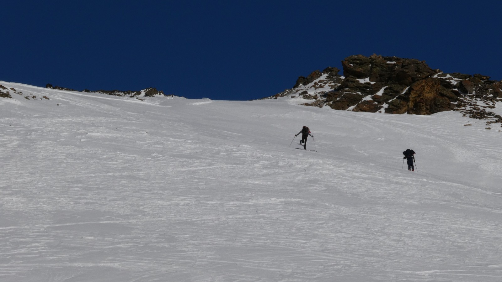 zoom sur les valeureux qui arrivent aussi au Passage du Pic du Thabor 