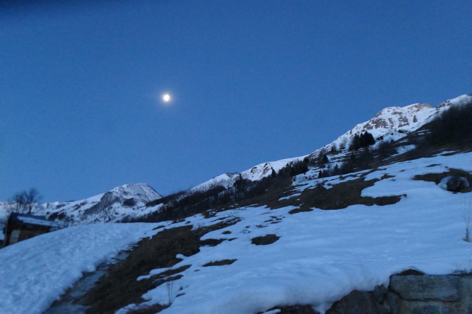 Départ sous la lune