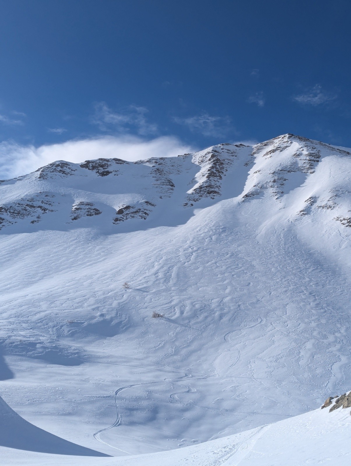 Face nord est des parias, skie le couloir au centre 